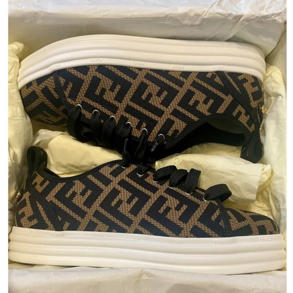 Fendi NEW Black and Brown monogram Sneakers
unisex.New inbox with receipts. - Picture 5 of 8